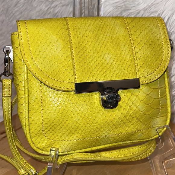 Liz Claiborne Yellow Vegan Python Crossbody Bag - Picture 4 of 11